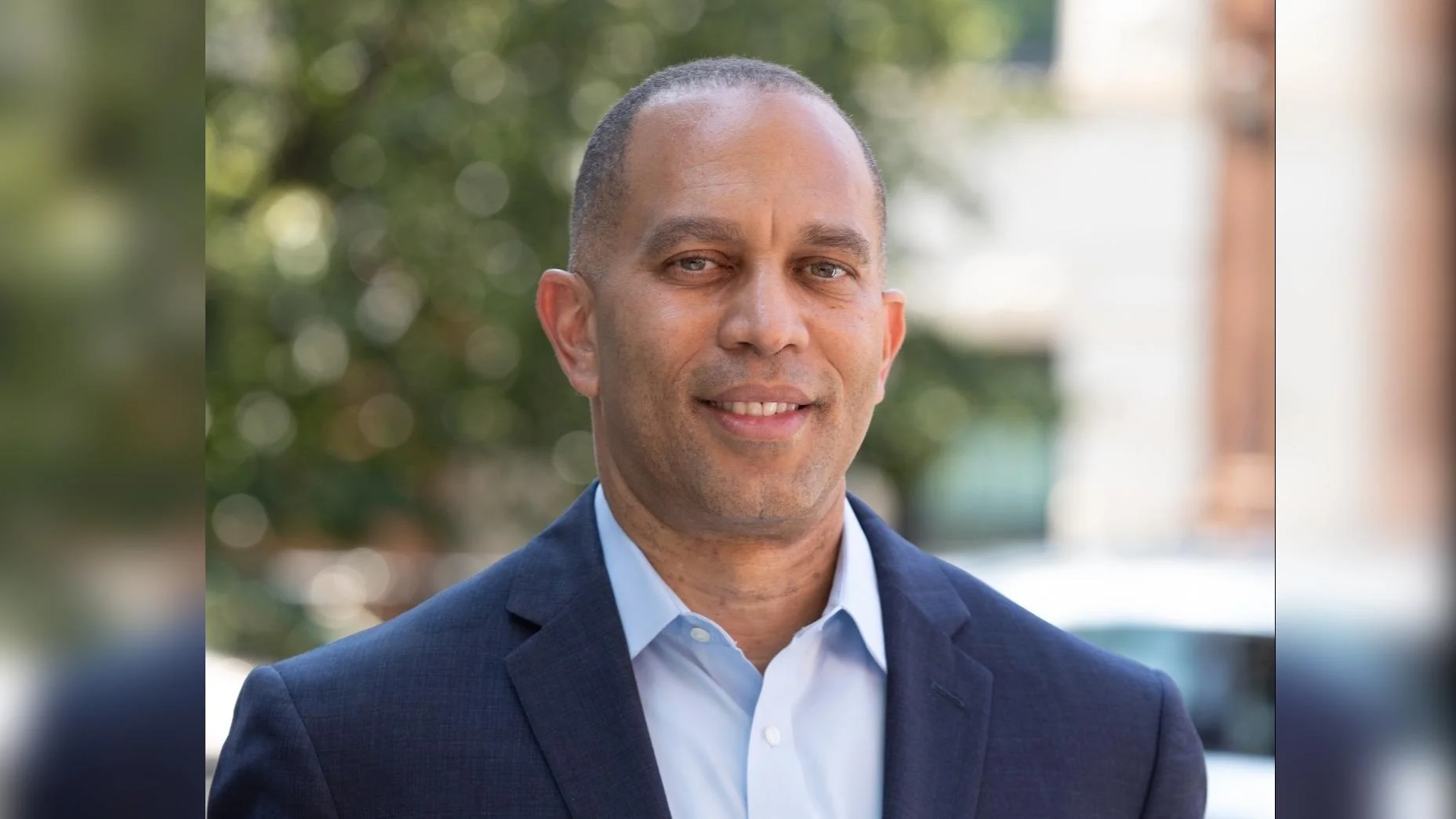 Hakeem Jeffries comments on Minnesota violence and emphasizes unity