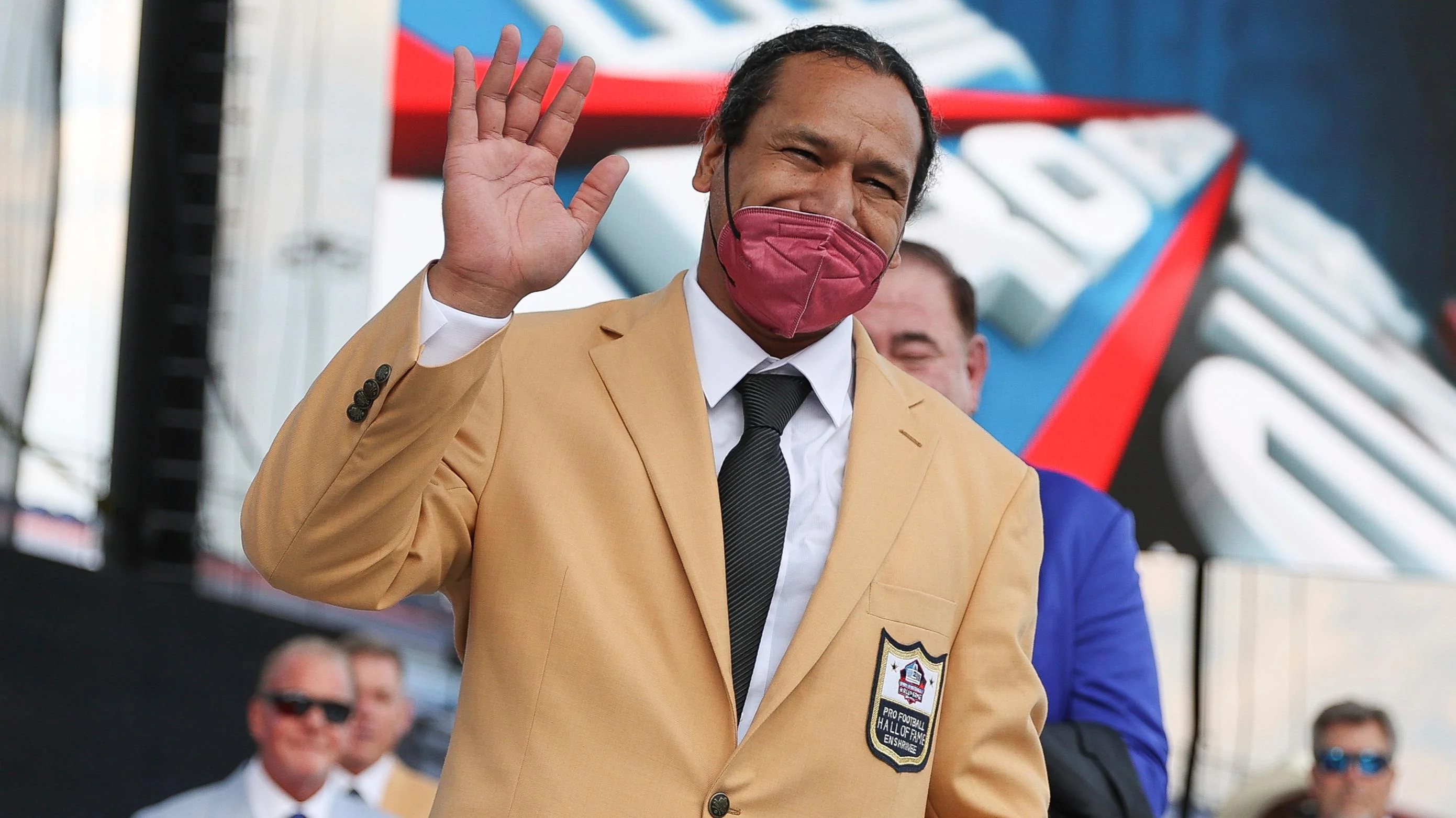 Troy Polamalu acknowledges the crowd after receiving his gold jacket during the Pro Football Hall of Fame Class of 2020 Enshrinement Ceremony, Saturday, August 7, 2021 in Canton, Ohio. (Ben Liebenberg via AP)