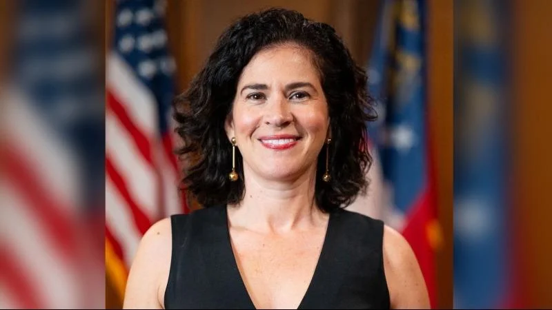 Bárbara Rivera Holmes, Commissioner Bárbara Rivera Holmes, Commissioner