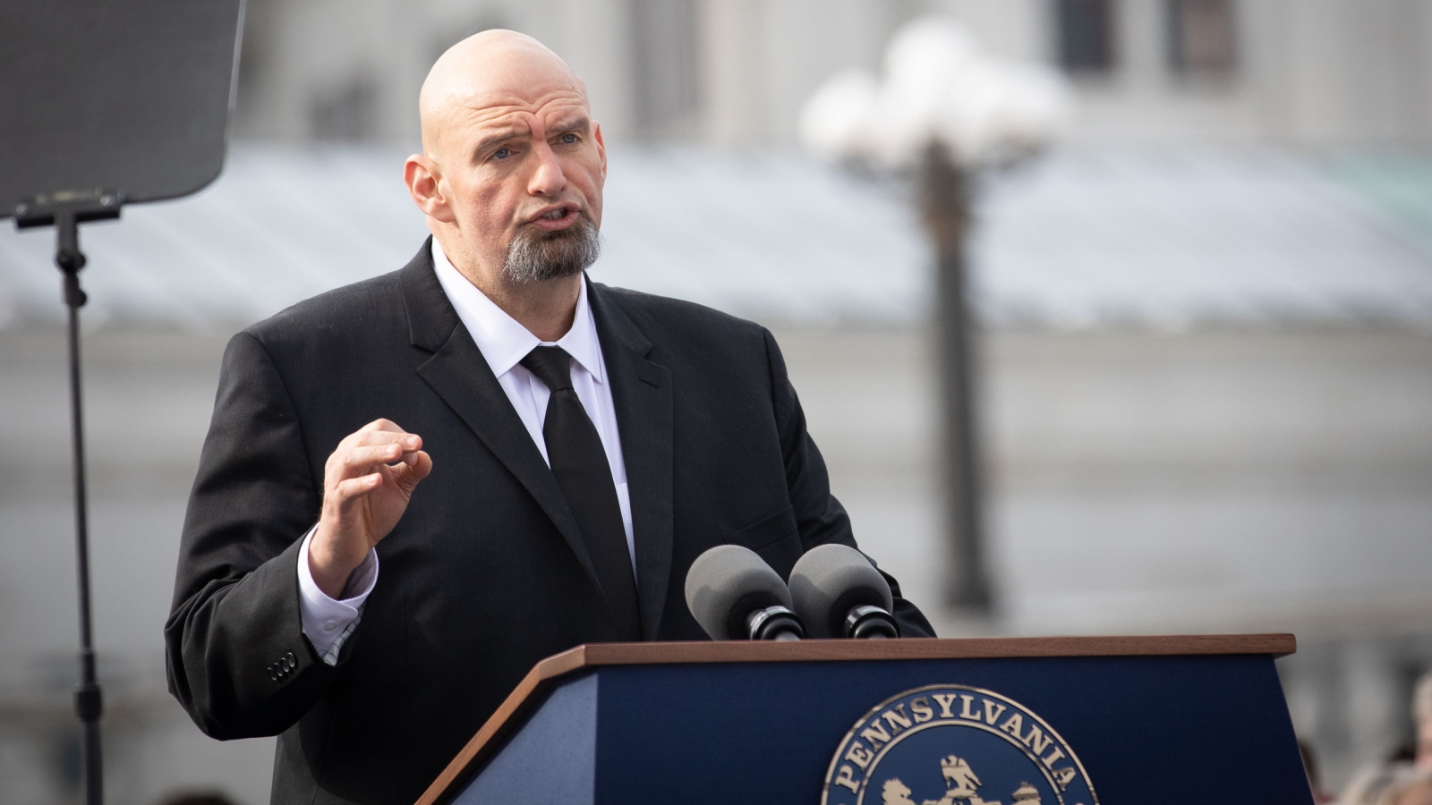 Fetterman opposes fracking and the Keystone XL Pipeline, which ‘would be pumping 830,000 barrels of oil per day to U.S. refineries had Biden not shut it down’ Fetterman opposes fracking and the Keystone XL Pipeline, which ‘would be pumping 830,000 barrels of oil per day to U.S. refineries had Biden not shut it down’