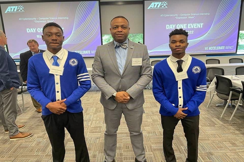 Computer Science Students, Jashawn Holmes and Keithan Thompson Computer Science Students, Jashawn Holmes and Keithan Thompson