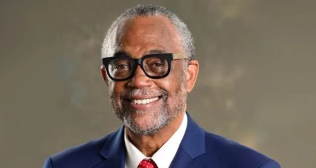 Los Angeles councilman Curren Price faces new corruption charges over contract awards Los Angeles councilman Curren Price faces new corruption charges over contract awards