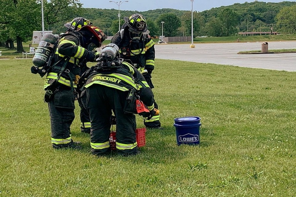 St. Louis County Police Department – This week, the St. Louis Regional Bomb & Arson Unit trained with the St. Louis County Hazardous Materials Team at Six Flags