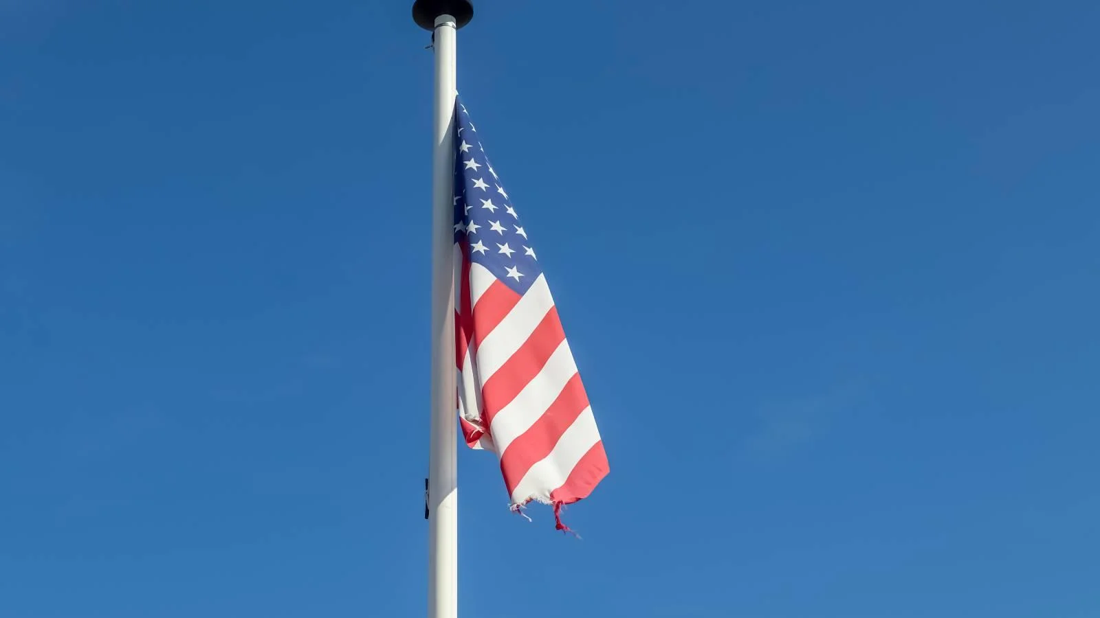 Burry’s Ace Hardware to give away American flags
