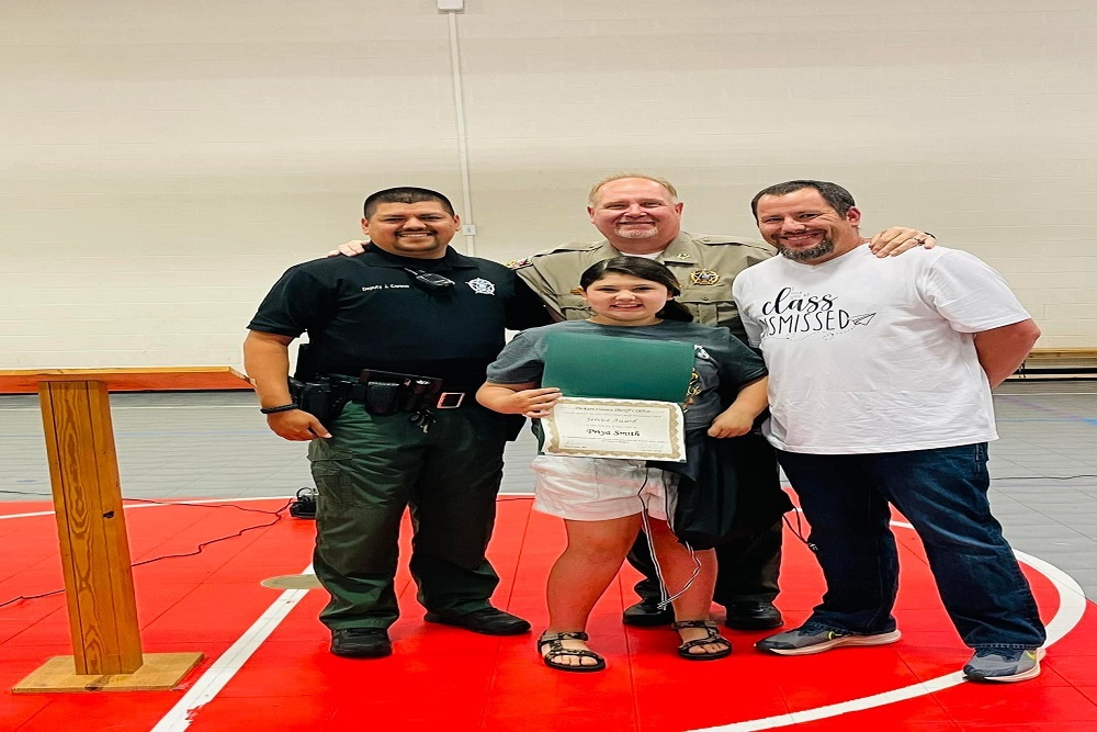 Dickson County Sheriff’s Office Sheriff Eads joined SRO Coreno at White Bluff Elementary to Recognize 4th Grade Student Priya Smith Dickson County Sheriff’s Office Sheriff Eads joined SRO Coreno at White Bluff Elementary to Recognize 4th Grade Student Priya Smith