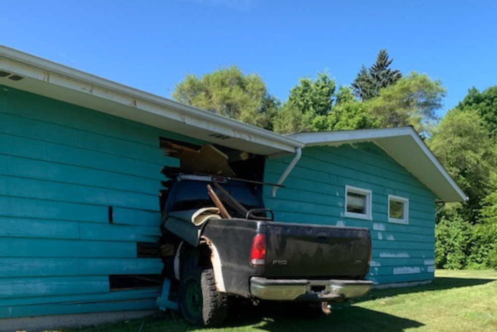 Vehicle Crashes Into Business in Springfield Vehicle Crashes Into Business in Springfield
