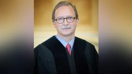 1 less lawyer with an active license in cities within Miller County in Q1 compared to previous quarter