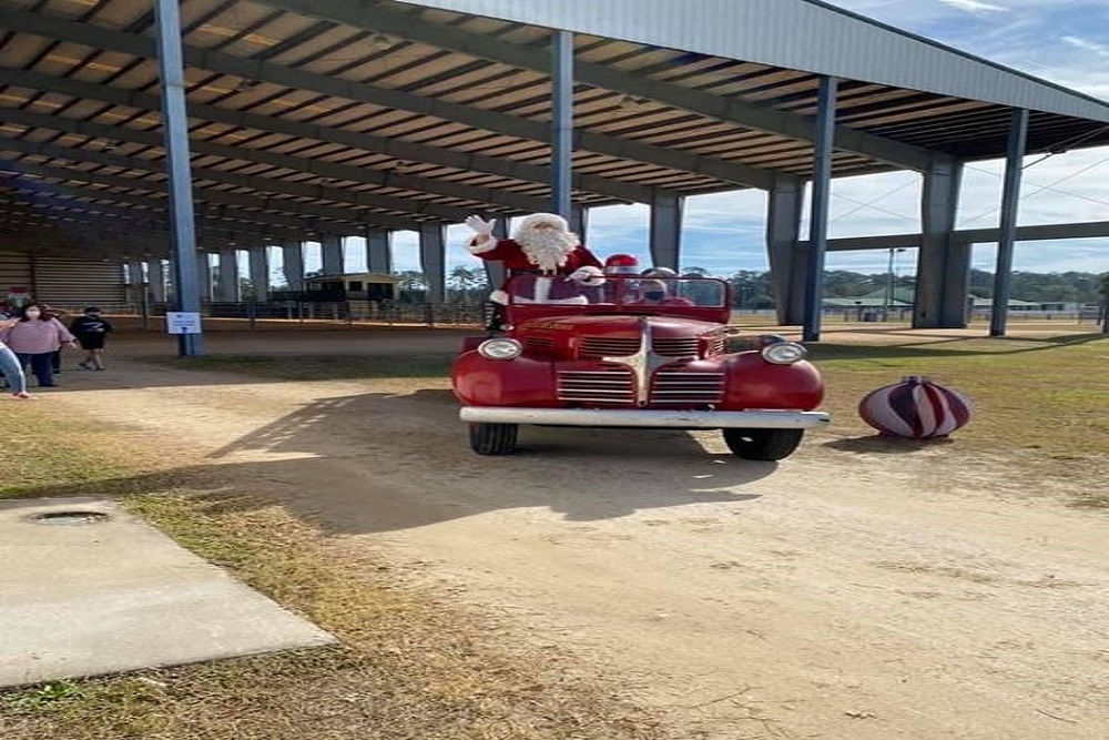 40th Annual J.P. Hall Children’s Charities Christmas Party 40th Annual J.P. Hall Children’s Charities Christmas Party