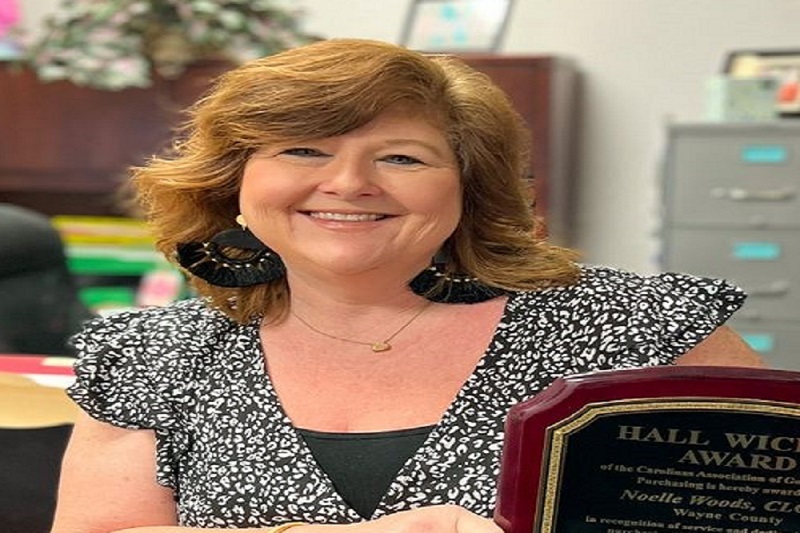 COUNTY OF WAYNE: Purchasing Manager, Noelle Woods, CLGPO, Received the Hall Wicker Award