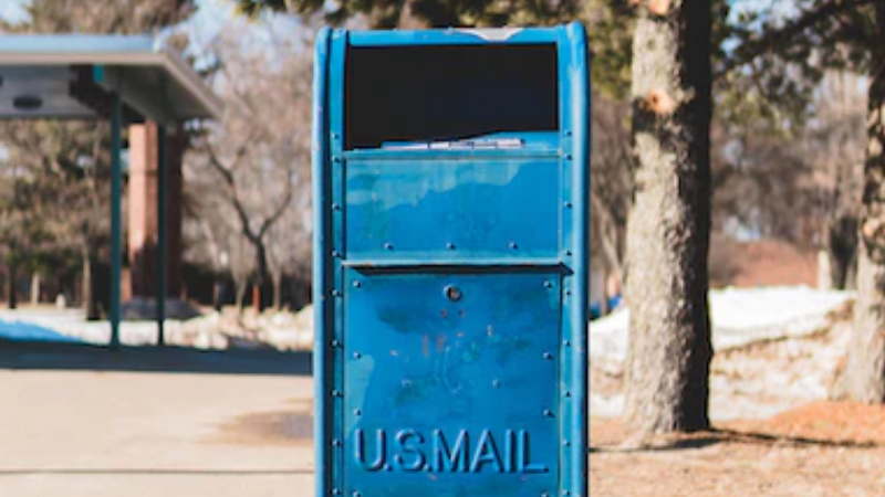 Police warn of mail fraud after mailbox theft: ‘It is very brazen to do it in front of the post office’