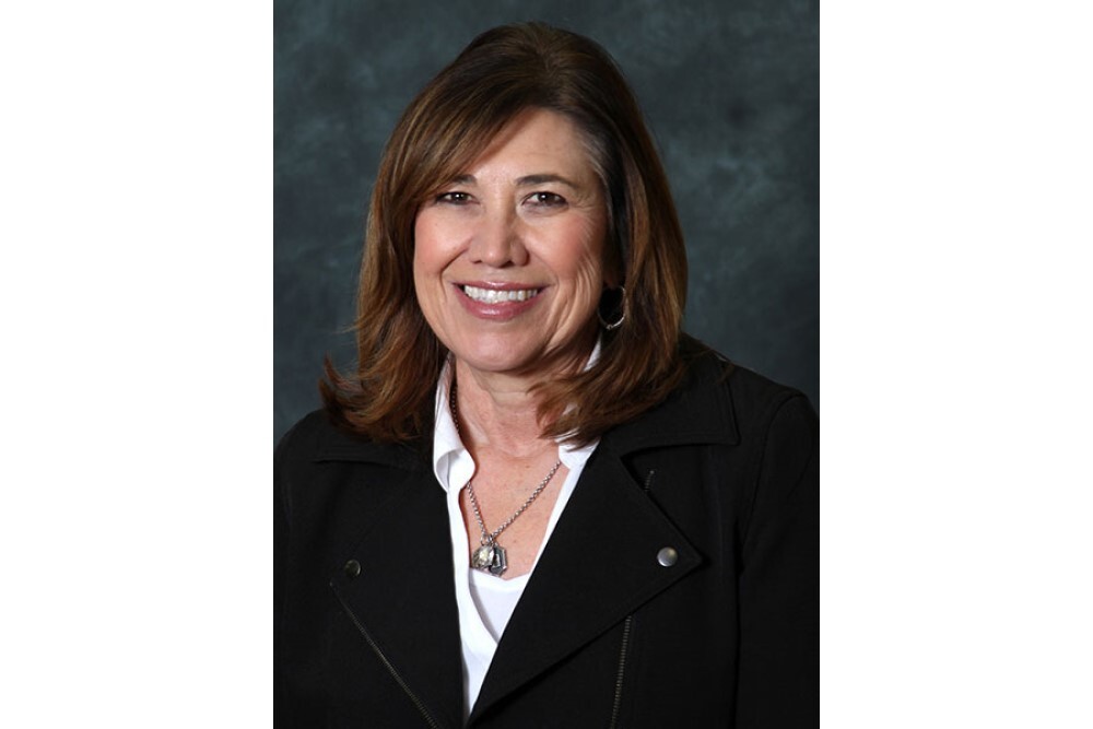 Becky Hubbard Receives 2022 Woman on the Move Award