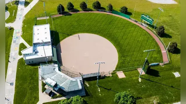 Wayne State softball splits doubleheader with Ferris State Wayne State softball splits doubleheader with Ferris State