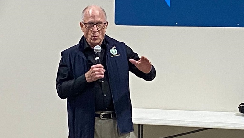 Hall signs ‘Big Family Pledge,’ vows to ‘defend families at all costs’ Hall signs ‘Big Family Pledge,’ vows to ‘defend families at all costs’