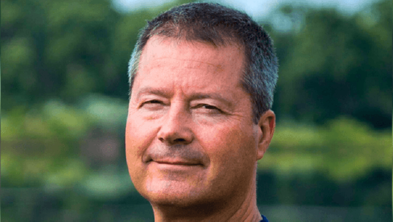 Olszewski signs ‘Big Family Pledge,’ vows to ‘defend families at all costs’