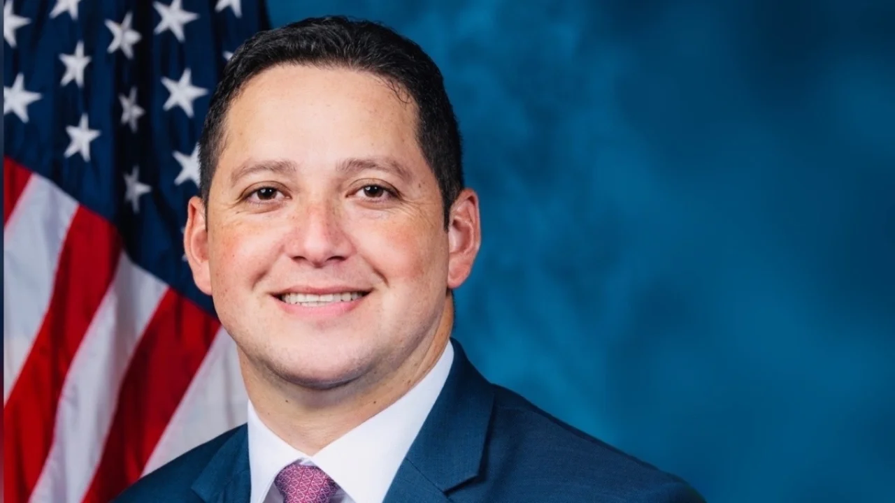 Tony Gonzales receives award and discusses key issues in December engagements Tony Gonzales receives award and discusses key issues in December engagements