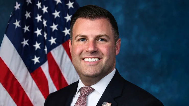 Rep. Mackenzie introduces bill in U.S. House to clarify overtime pay rules for restricted stock units
