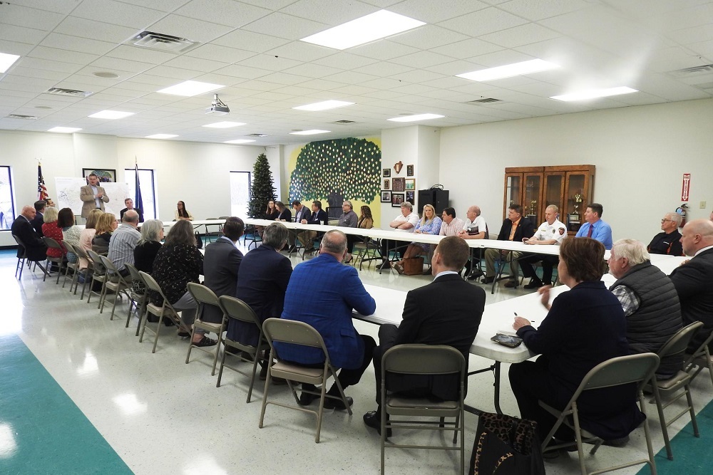 Sen. Mark Warner hosts broadband discussion in Bedford County Sen. Mark Warner Hosts Broadband Discussion In Bedford County