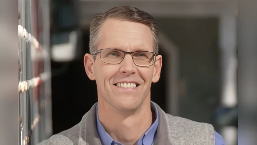 Randy Feenstra discusses tax cuts and immigration policy on social media