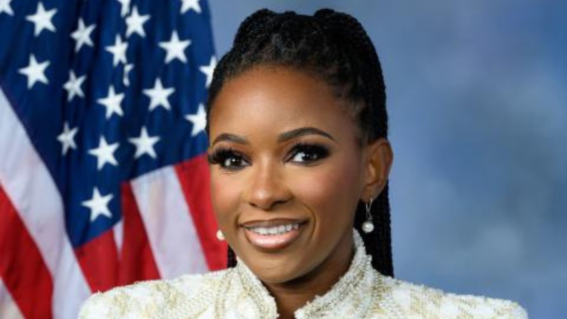 Rep. Crockett votes to count illegal aliens towards seats in Congress