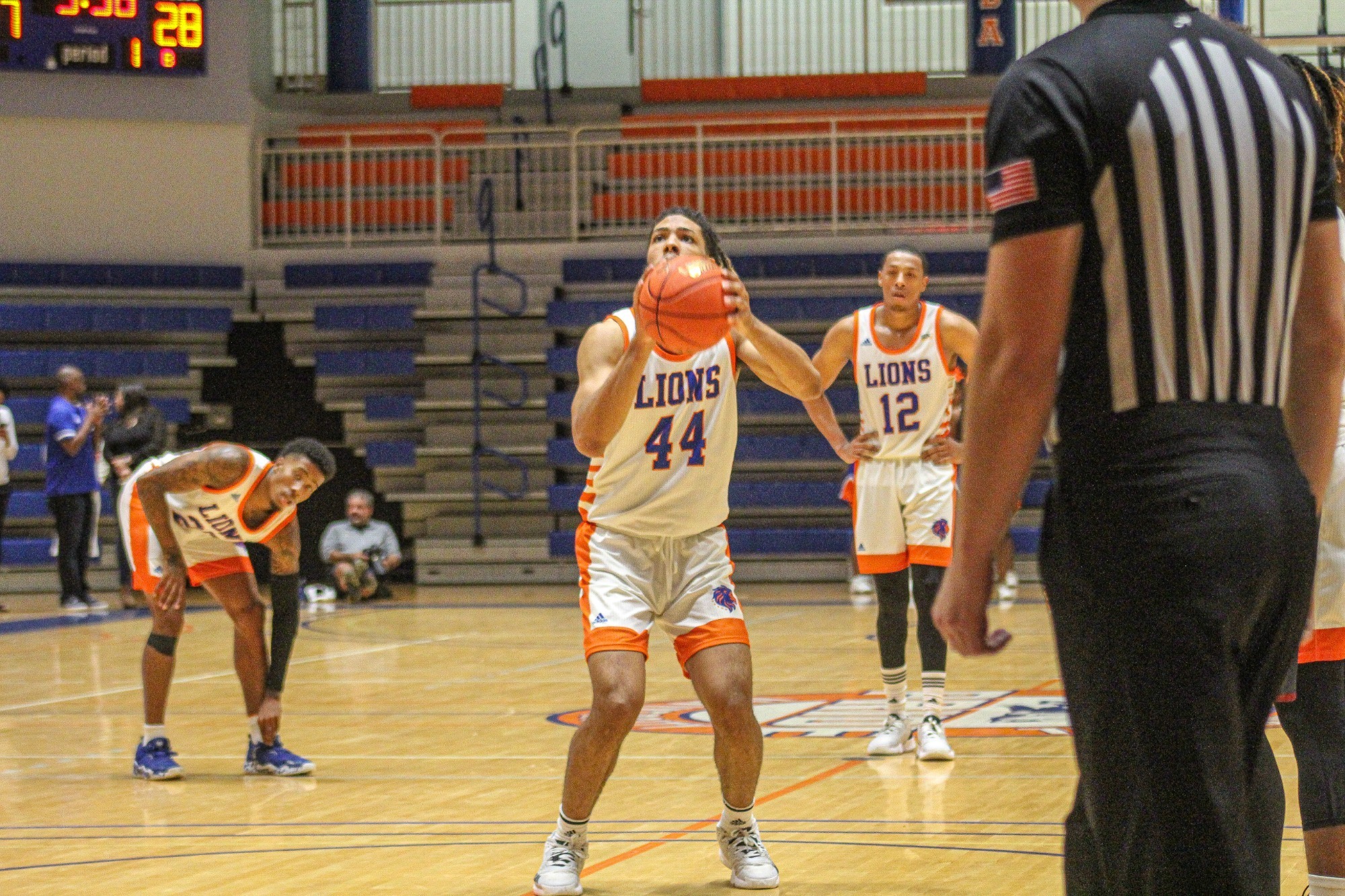 FMU Lions hold on for 1-point victory over Great Lakes to open 2023
