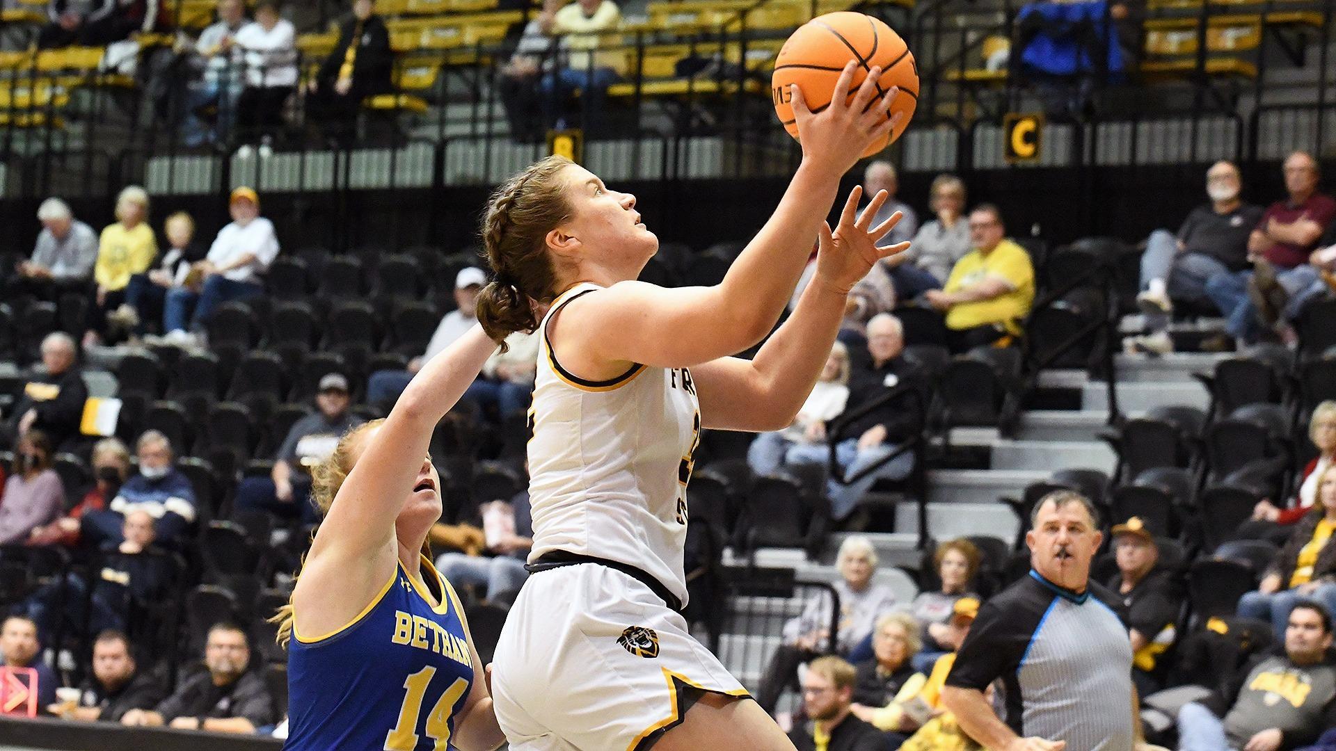 Tigers Pull Away From Swedes in Second Half