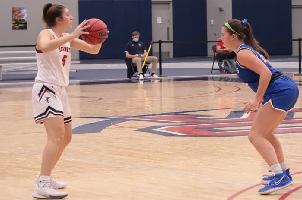 Women’s Basketball Defeats Titans at the Line