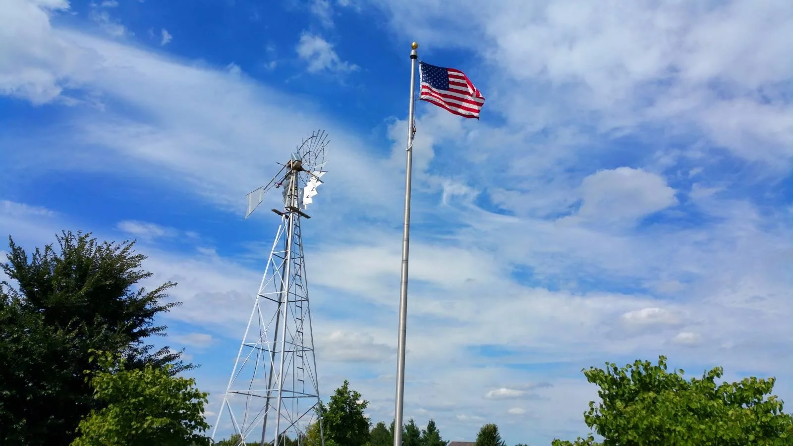 Hilltop Ace Hardware to give away American flags