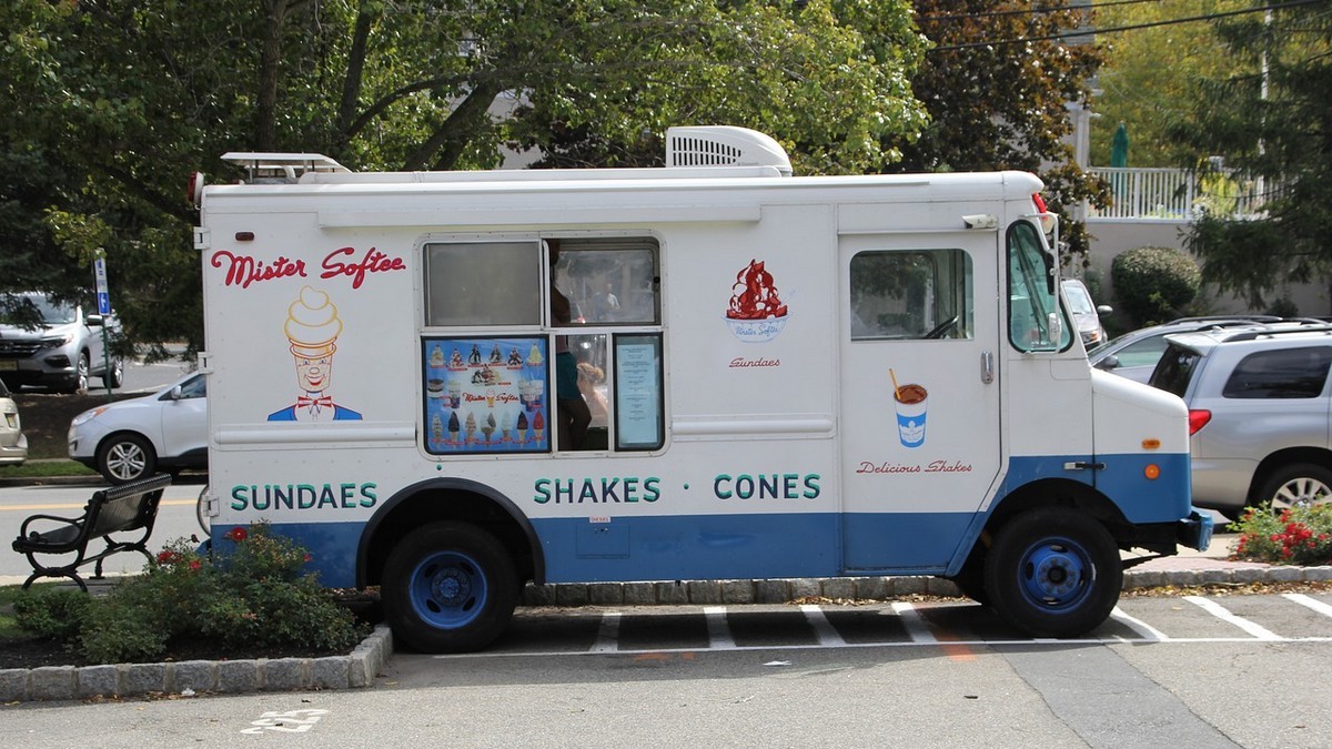 CREATE YOUR OWN ICE CREAM SCOOP