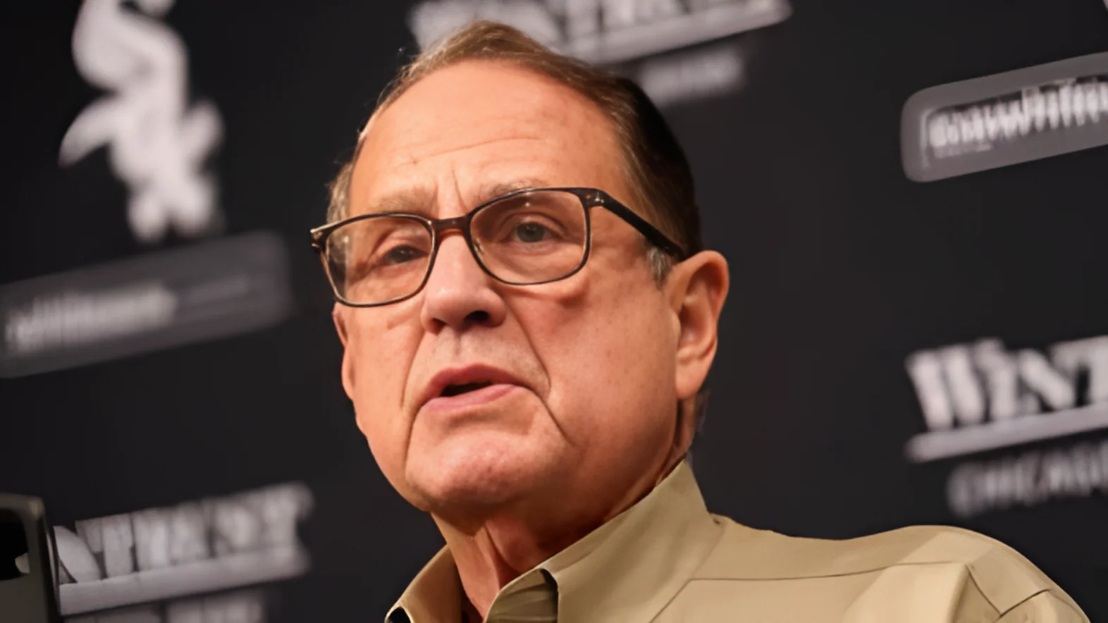 White Sox acquire pitcher Luis Castillo from Mariners in four-player trade