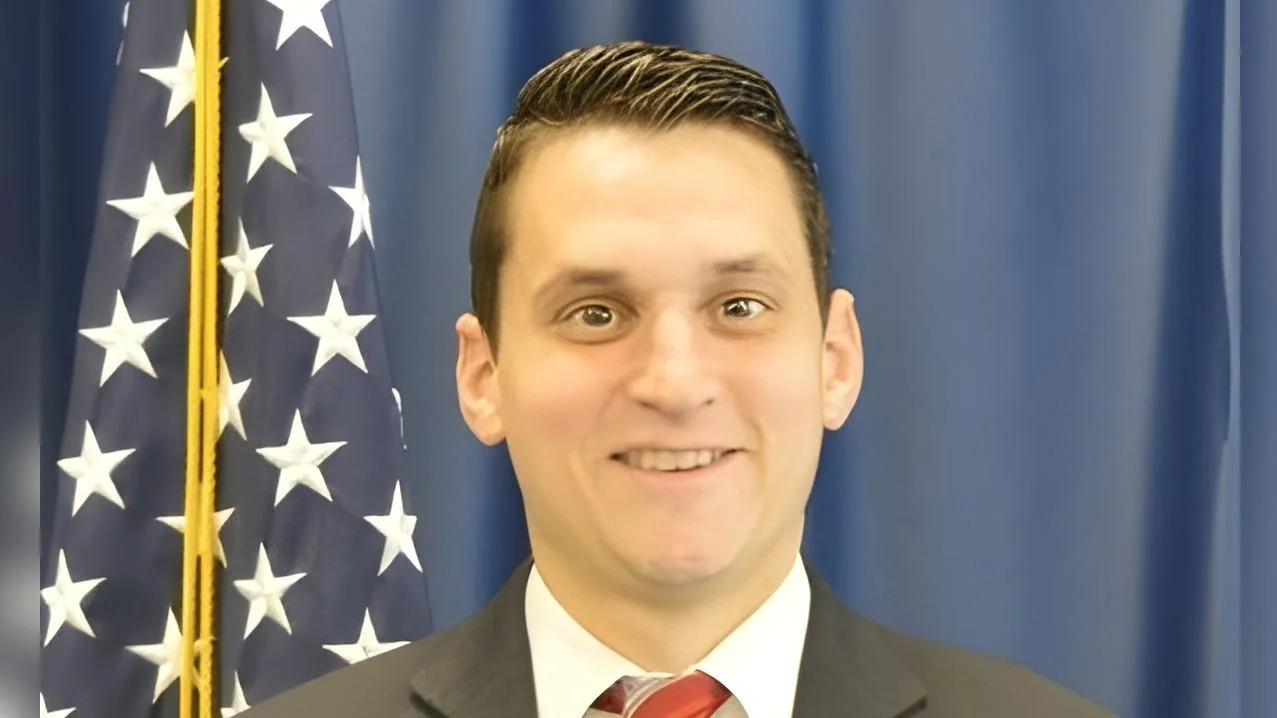 Federal immigration officer faces bribery charges for soliciting payments