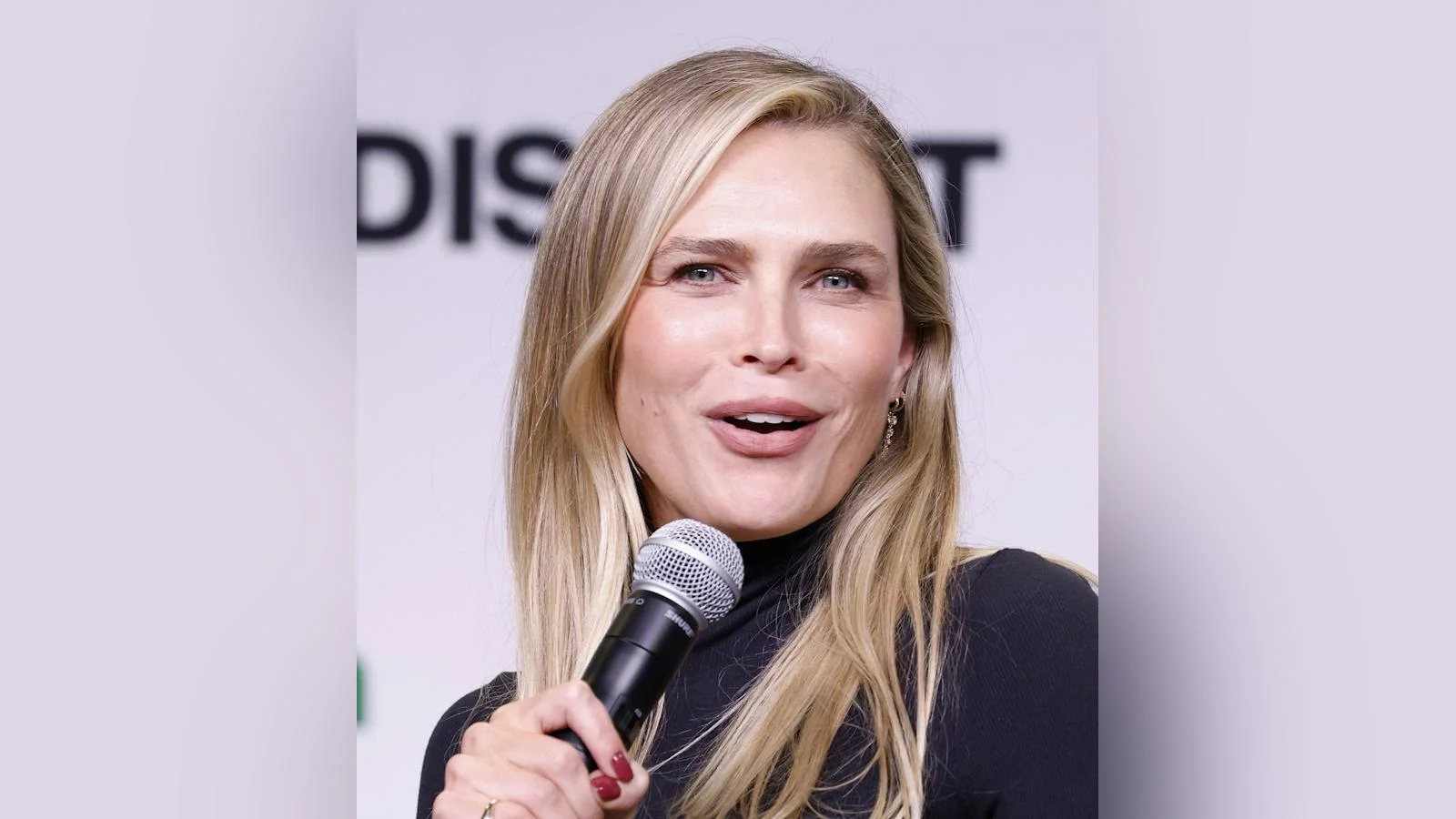 Actress Sara Foster: ‘Your far left policies ruined our state’ Actress Sara Foster: ‘Your far left policies ruined our state’