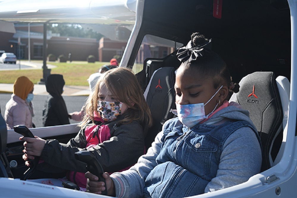 ICON A5 Visited Sutherland Elementary for Educational Program