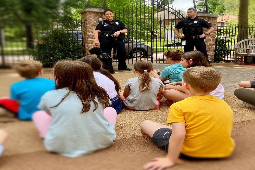Clayton Missouri Police Department – “Popsicles With Police” Clayton Missouri Police Department – “Popsicles With Police”