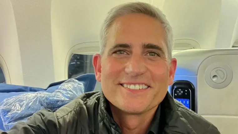 Clint Henderson Managing editor - The Points Guy
