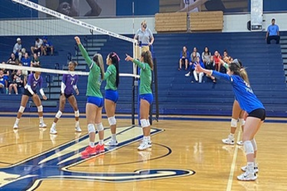 Women’s volleyball team loses in straight sets Thursday
