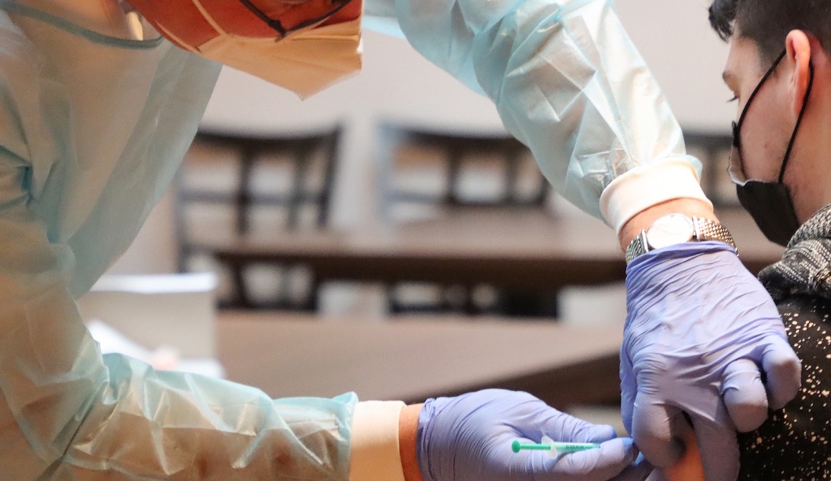 Fulton County offers residents a 0 gift card for first or second dose of COVID-19 vaccine