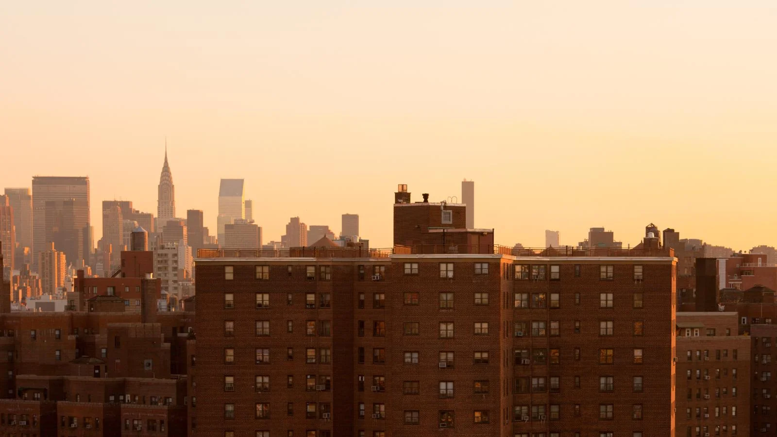 How many McKinley County public housing residents in 2021 identify as a minority?