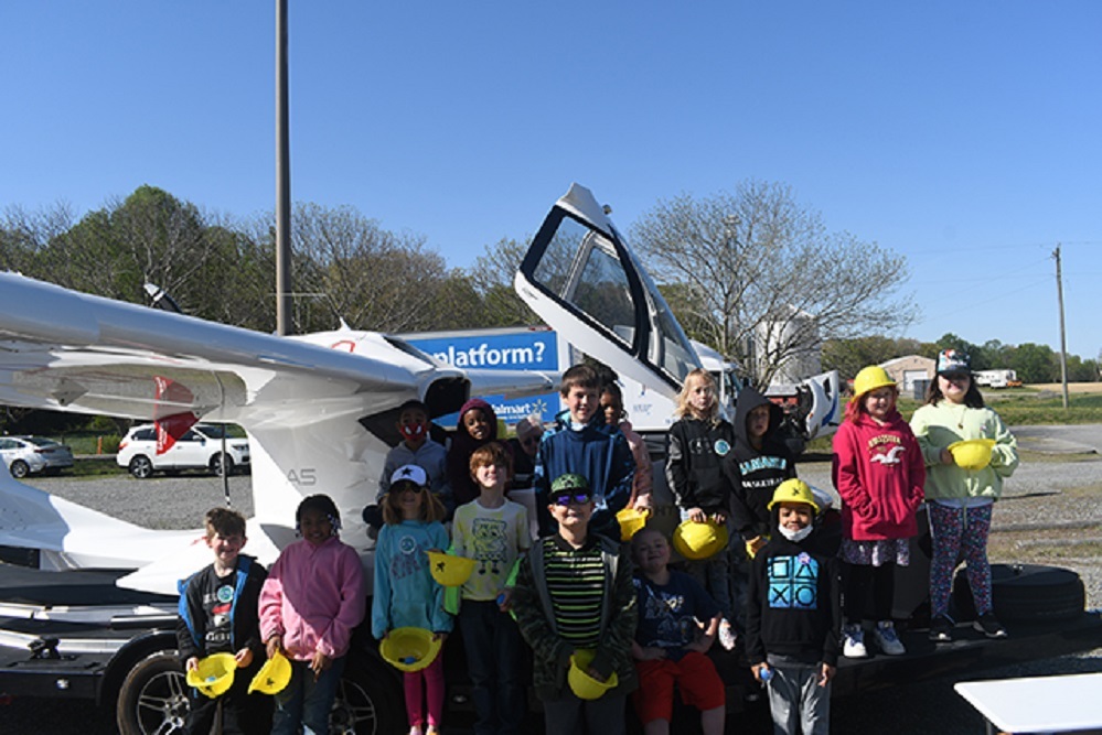 ICON A5 Visits King & Queen Elementary Career Day