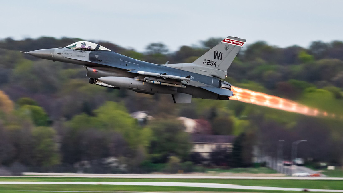‘That was great’: Wisconsin Air National Guard F-16 Fighting Falcon flies over Lambeau Field for final time