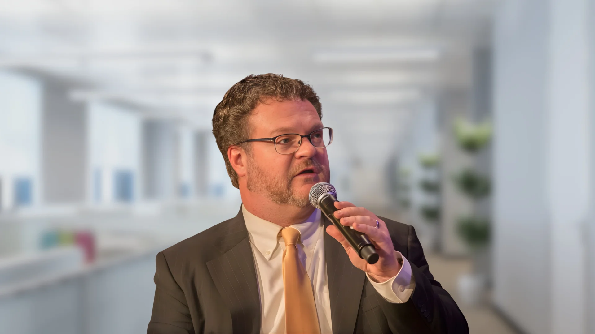 Ed Sealover, Editor of The Sum & Substance