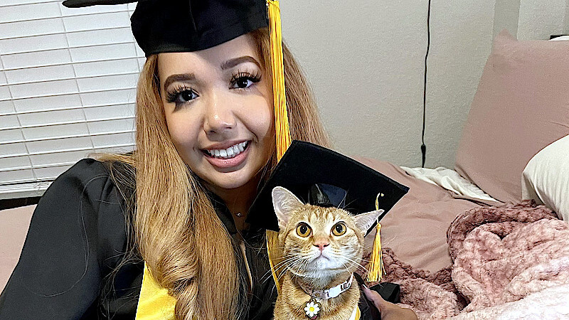 Woman graduates from UT with Zoom-loving cat: ‘It’s like she almost wanted to listen in on it’ Woman graduates from UT with Zoom-loving cat: ‘It’s like she almost wanted to listen in on it’