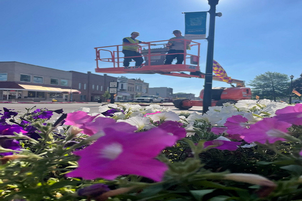 Our Sullivan City DPW Crews Continue The Hard Work Of Beautifying Our Hometown!