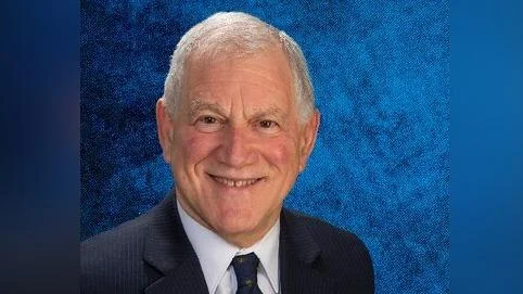 1 less lawyer with active license to practice in Essex County in April than previous month