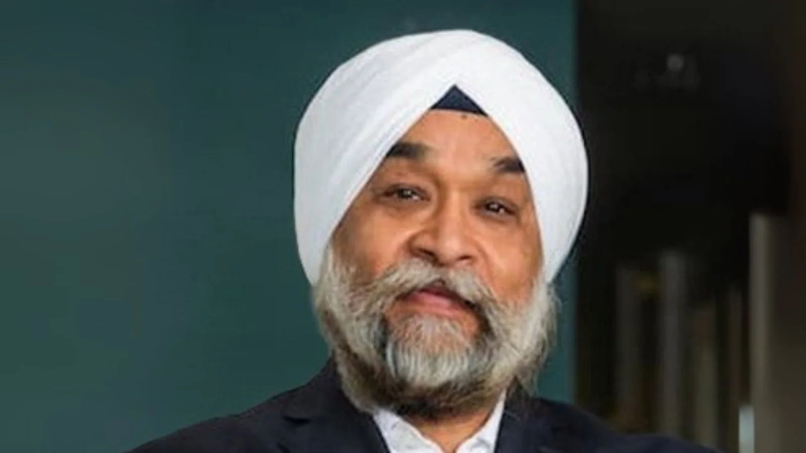 Most UW-Oshkosh grads secure jobs before graduation as local retention rises