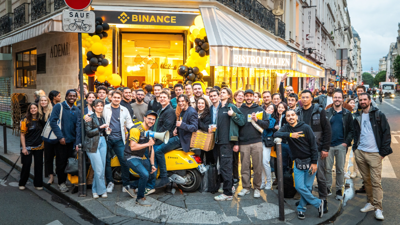Binance France community members