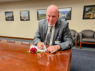Southeast Georgia Health System CEO Scott Raynes Dedicates Rose for 2023 Donate Life Rose Parade Float