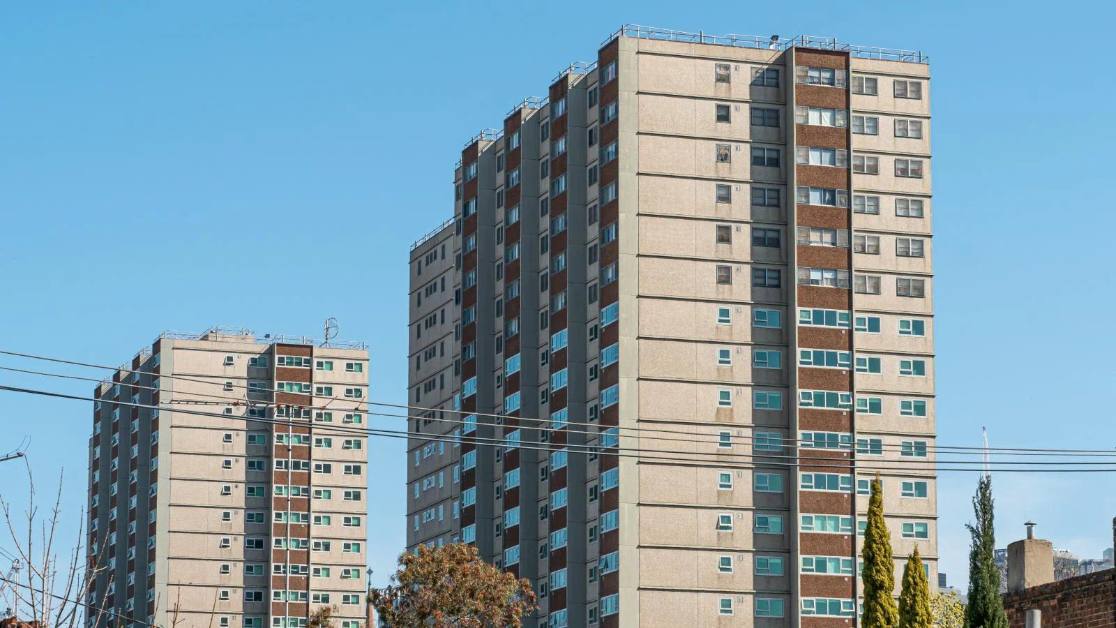 How many Litchfield County public housing residents in 2021 identify as a minority?