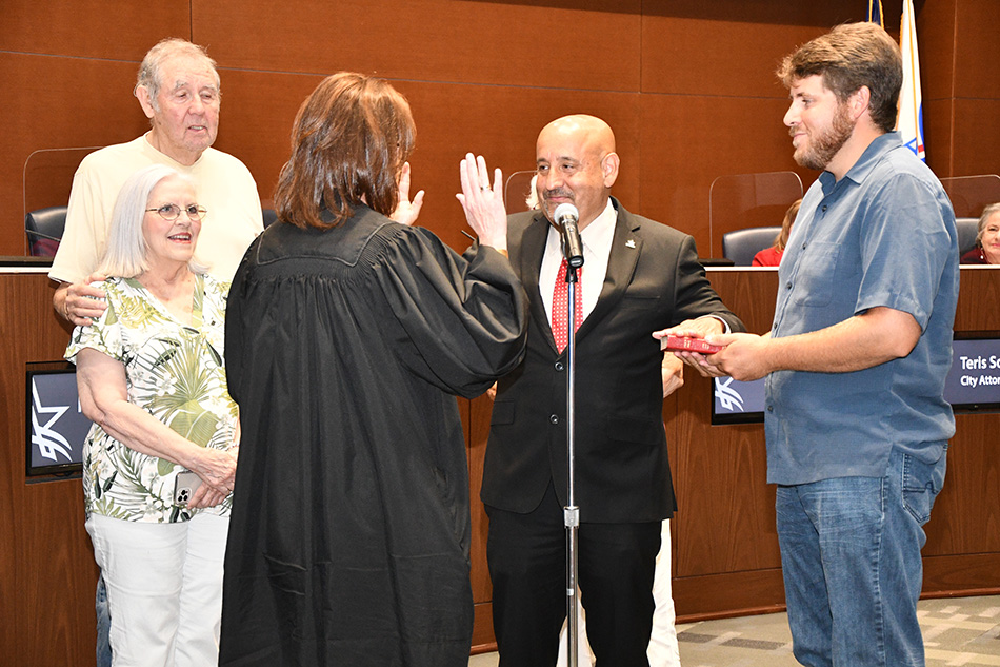 Moise, Gonzalez and Hogg Sworn In During May 17 Arlington City Council Meeting