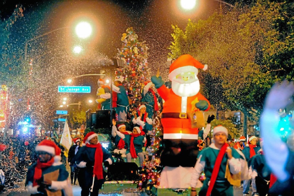 CLINTON-SAMPSON CHAMBER OF COMMERCE: Christmas Parade is back!