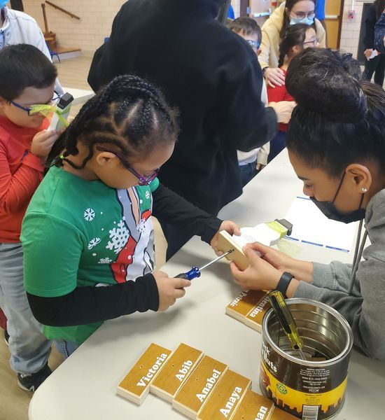 Stepping Stones School welcomed students from the The Deron School of New Jersey for their annual holiday visit